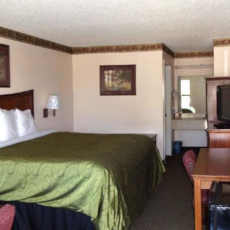 Clairmont Inn & Suites - Warren Номер фото