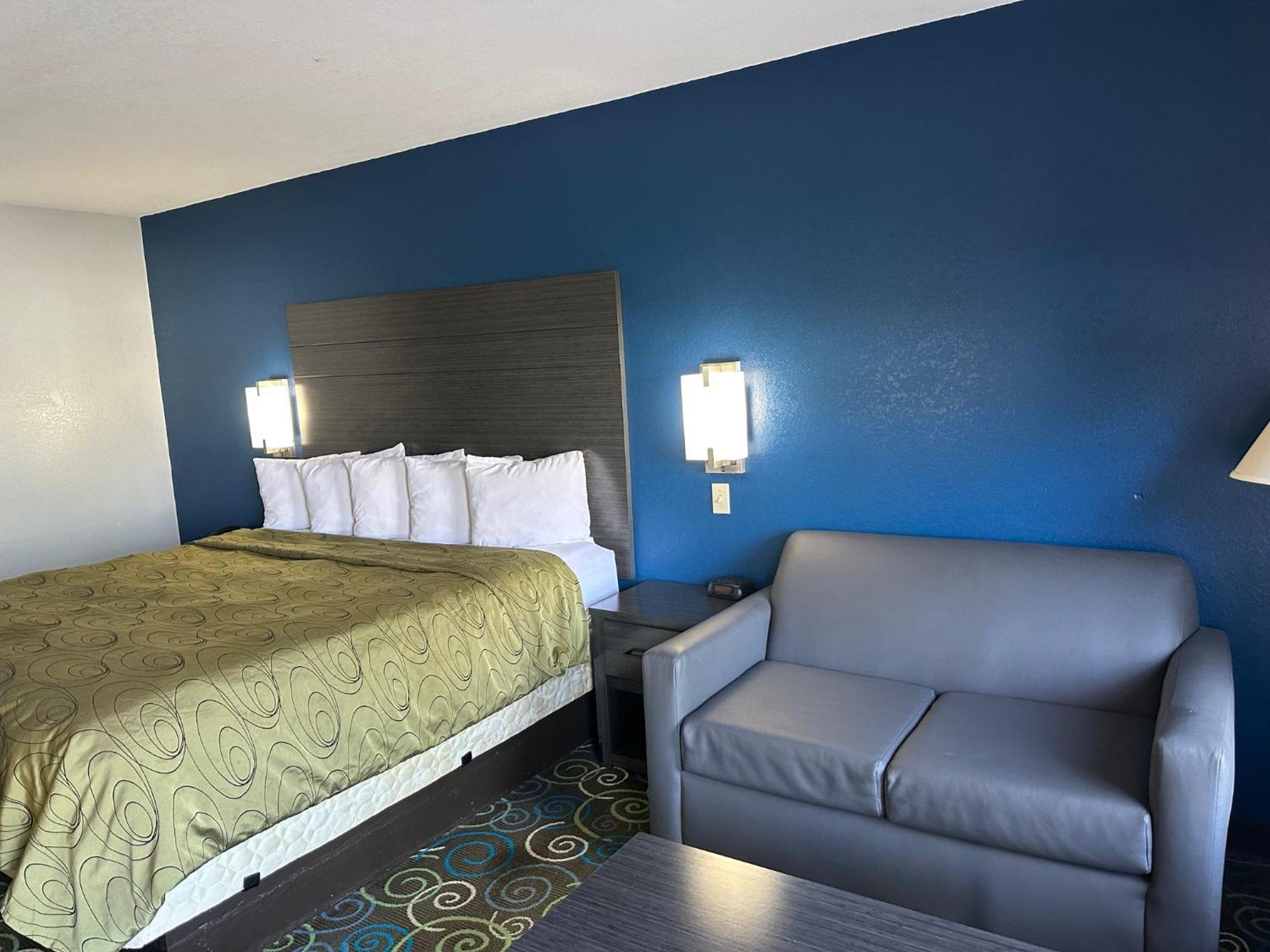 Clairmont Inn & Suites - Warren Экстерьер фото